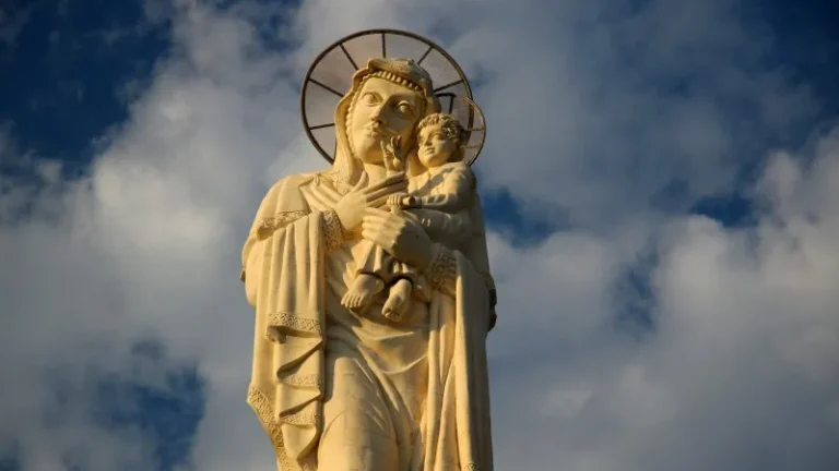 Statue de la Vierge Marie